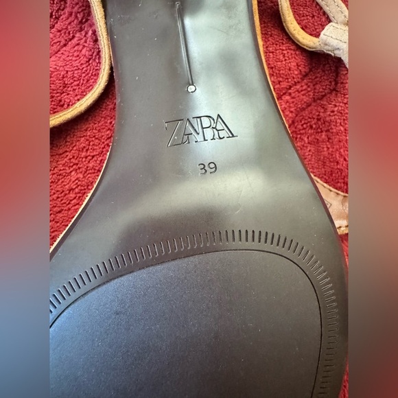 SUEDE KITTEN HEEL SANDALS, Size 39(8.5) - Picture 9 of 12